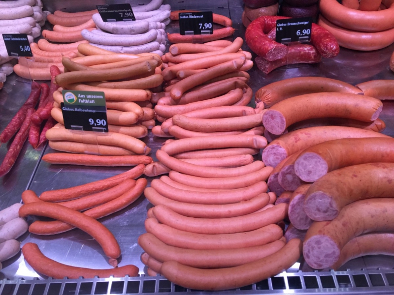 charcuterie-GRASSE-min_sausages_meat_butchery-1069321